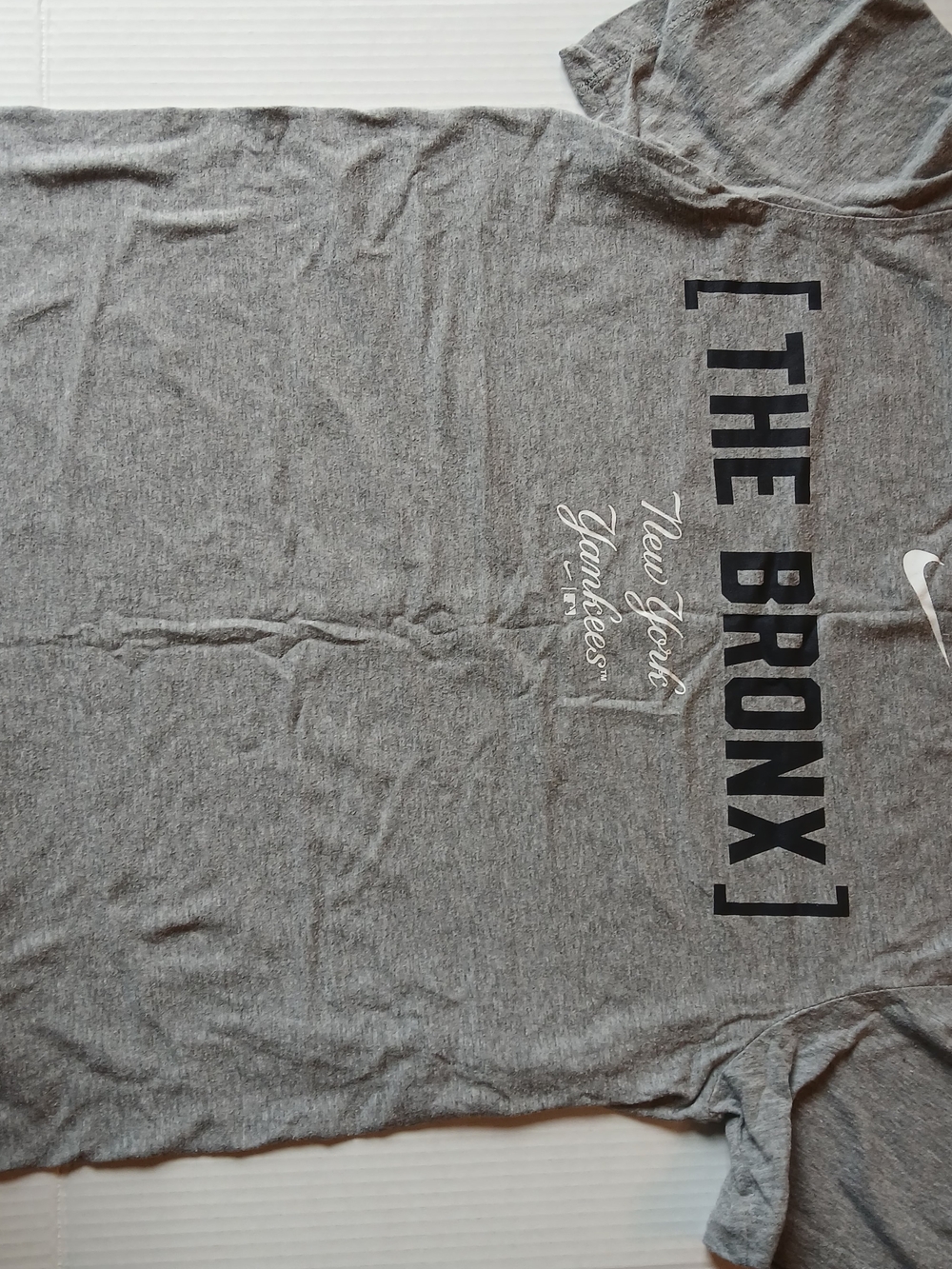 Nike New York Yankees The Bronx Local Phrase Grey T-Shirt Size [M]